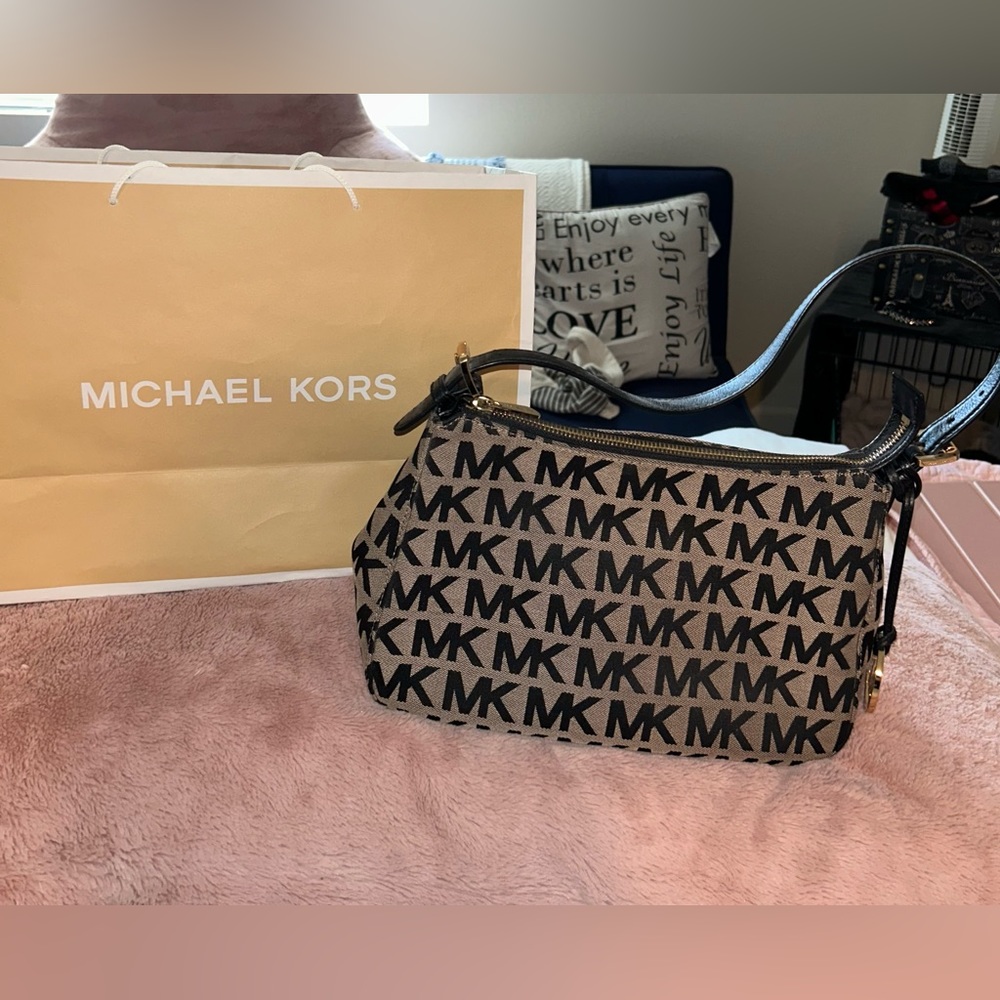 Super cute MK shoulder bag